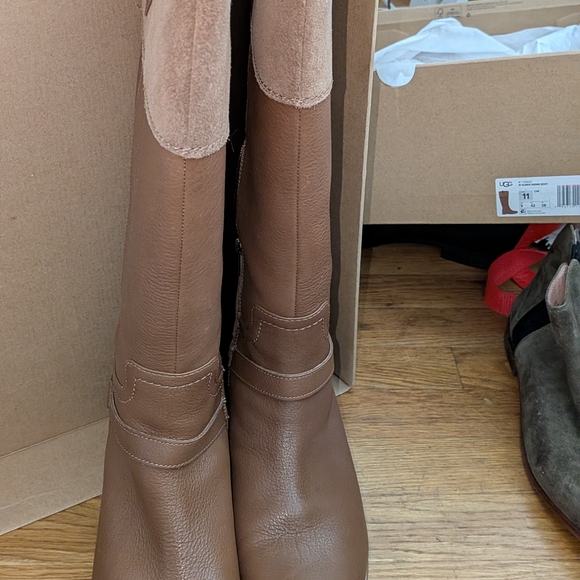 UGG Tan Leather Women's Boots - Picture 2 of 9